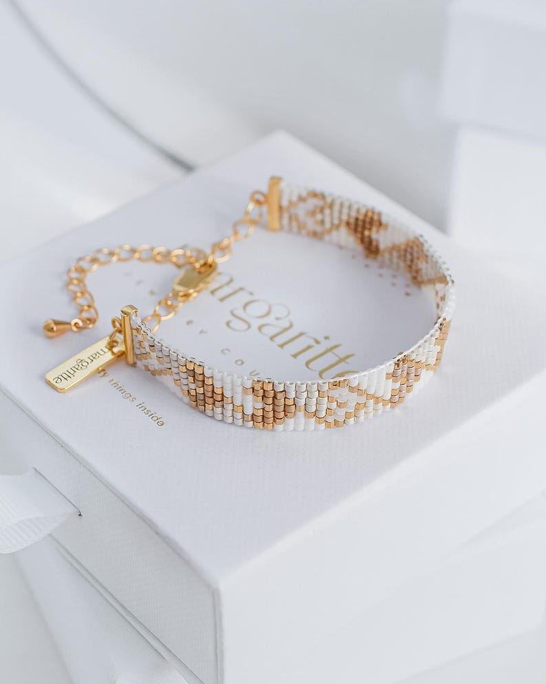 Pulsera de cuentas de telar con corazón dorado de Miyuki Delica, patrón fácil de pulsera, patrón de cuentas de telar dorado, joyería para San Valentín - Vianne imagen 4