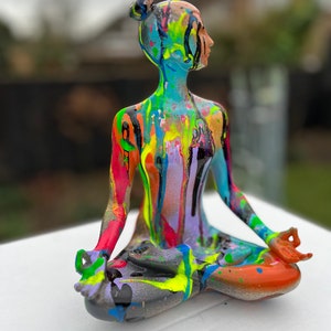 Customisable painted Meditation figure, choose you colourway, drip paint, street art sculpture, pop art, abstract sculpture, Female figure imagem 2