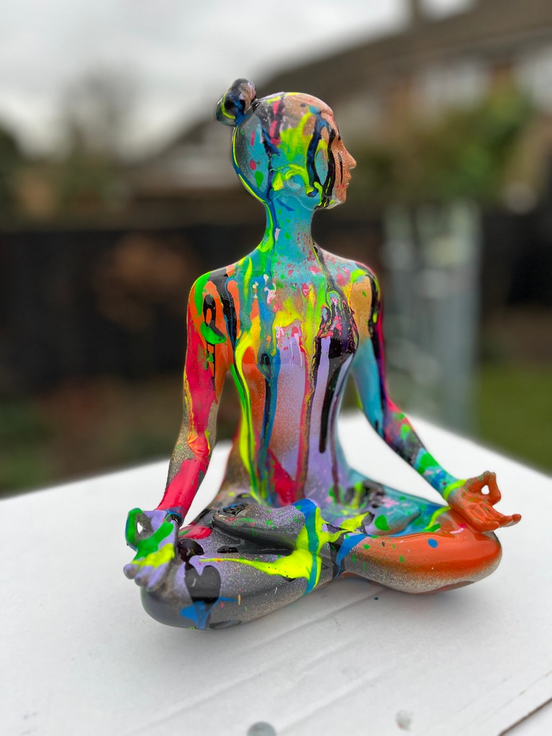 Customisable painted Meditation figure, choose you colourway, drip paint, street art sculpture, pop art, abstract sculpture, Female figure imagem 2