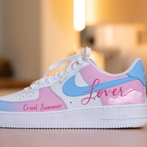 Gifts for nike on sale lovers