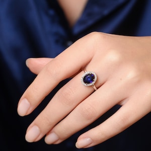 Ovale blauwe saffier ring, ovale Halo blauwe saffier verlovingsring, blauwe saffier ring 14K wit goud, cadeau voor haar, Moederdag cadeau afbeelding 1