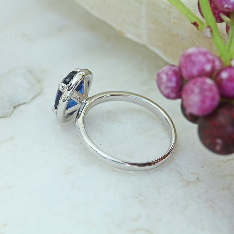 Ovale blauwe saffier ring, ovale Halo blauwe saffier verlovingsring, blauwe saffier ring 14K wit goud, cadeau voor haar, Moederdag cadeau afbeelding 4