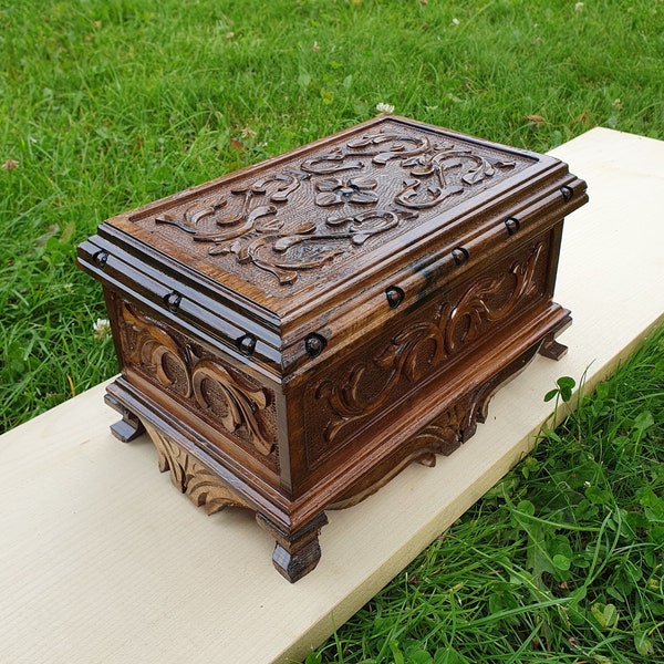 Wooden Puzzle Box, Secret Lock Box, Walnut Jewelry Box, Vintage Jewelry Box, Puzzle Box for Adults,Jewelry Box, Customized Wood Box with Key