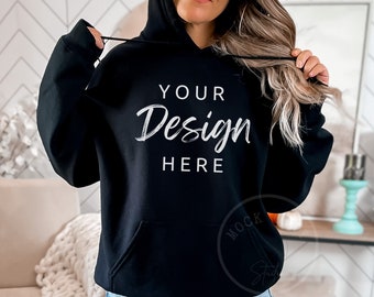 Gildan 18500 Schwarzes Hoodie Mockup, Gildan Hoodie Mockup, Schwarzes Hoodie Mockup, Modell Mockup, Schwarzes übergroßes Kapuzen Mockup, Gildan Mock