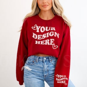 Gildan 18000 Mockup, Garnet Gildan 18000 Mockup, Gildan Ärm Mockup, Modell Mockup, Rundkrage Ärm Tryck