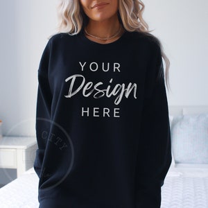 Gildan 18000-mockup | Mockup zwarte Gildan-sweater | Mockup sweatermodel | Eenvoudig mock-up | Zwarte Gildan oversized mockups met ronde hals