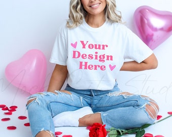 Witte Valentijnsdag Mockup, Comfort Colors 1717 Wit Mockup, CC1717 T-shirt Mockup, Model Mockup