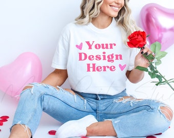 Witte Valentijnsdag Mockup, Comfort Colors 1717 Wit Mockup, CC1717 T-shirt Mockup, Model Mockup