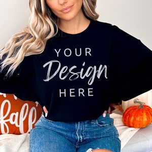 Gildan 18000 sweater mockup - zwarte sweater mockup - zware mix sweater - model mockup - herfst mockup - Halloween mockup - herfst