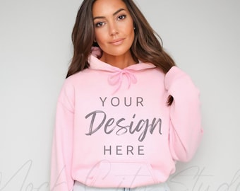 Gildan 18500 lichtroze mockup met capuchon, Gildan-mockup met capuchon lichtroze mockup met capuchon