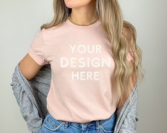 Mockup Bella Canvas 3001 gemêleerd perzikkleurig T-shirt | Modelmodel