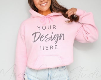 Gildan 18500 lichtroze mockup met capuchon, Gildan-mockup met capuchon lichtroze mockup met capuchon