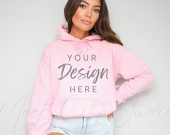 Gildan 18500 lichtroze mockup met capuchon, Gildan-mockup met capuchon lichtroze mockup met capuchon