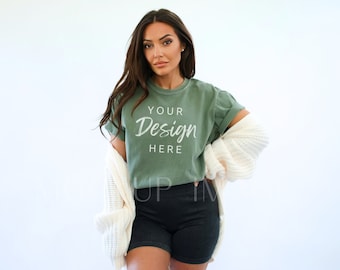 Moss Comfort Colors 1717 T-shirt Mockup, Comfort Kleuren T-shirt Mockup, Model Mockup, Unisex T-shirt Mockup, Mosgroen Trendy Mockup