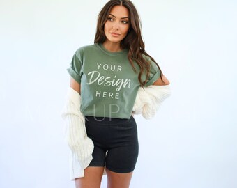 Moss Comfort Colors 1717 T-shirt Mockup, Comfort Kleuren T-shirt Mockup, Model Mockup, Unisex T-shirt Mockup, Mosgroen Trendy Mockup
