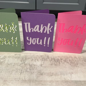 Merci Carte découpée SVG fichier découpé / Téléchargement numérique uniquement / Modèle de carte papier / Modèle de carte découpée / Modèle de carte pour Cricut / Fichier de carte de remerciement
