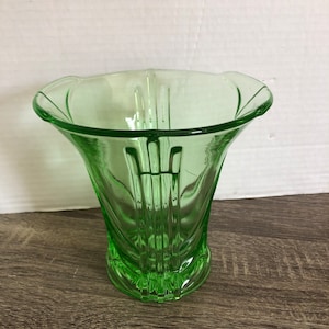 1940er Jahre Art Deco Uranglas Vase