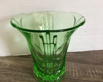 手作りウランガラス花瓶：サイン入りコレクターズアイテム - Etsy 日本