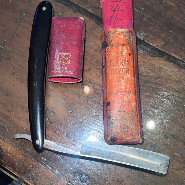 Antique Straight Razor Torrey razor co in case