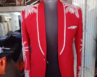 Blazer masculino vermelho com aplicações de cristais, jaqueta imponente e elegante, smoking sob medida.