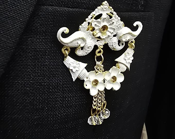 Boutonniere Ornament Brooch - Stylish Men's Lapel Pin for Wedding, Suit, Sherwani, Jodhpuri Paridhan Tailors