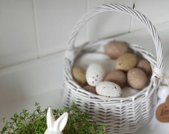 LittleDreamsShopPL Cesta de Pascua de mimbre pequeña en blanco con flecos