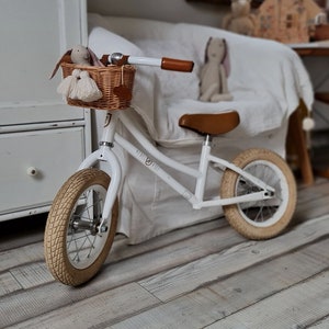 LittleDreamsShopPL Panier vélo en osier mini pour enfants en naturel avec sangles en cuir et franges image 1