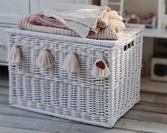 LittleDreamsShopPL wicker chest in white with fringes