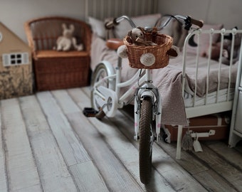 LittleDreamsShopPL Rieten fietsmand voor kinderen in naturel met leren bandjes en pompons