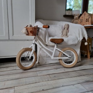 LittleDreamsShopPL Panier vélo en osier mini pour enfants en naturel avec sangles en cuir et franges image 3
