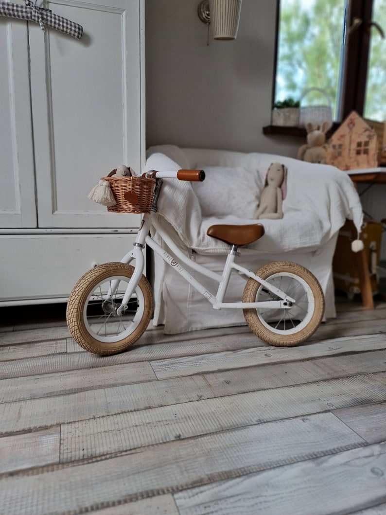 LittleDreamsShopPL Wicker Fahrradkorb mini für Kinder in natur mit Lederbändern und Fransen Bild 3