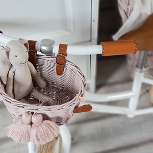 LittleDreamsShopPL Wicker bike basket mini for kids in dusty pink with leather straps and fringes zdjęcie 6