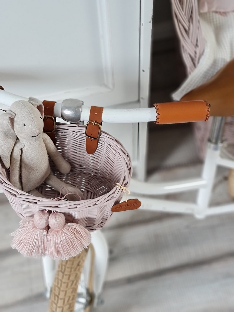 LittleDreamsShopPL Wicker bike basket mini for kids in dusty pink with leather straps and fringes zdjęcie 6