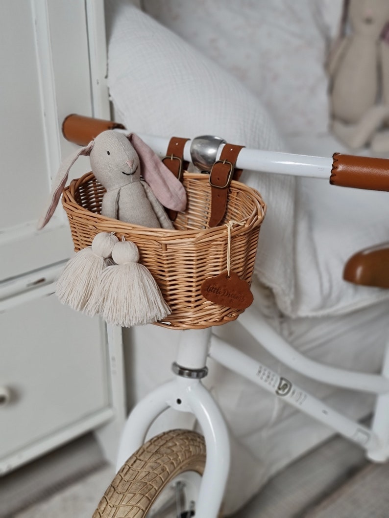 LittleDreamsShopPL Panier vélo en osier mini pour enfants en naturel avec sangles en cuir et franges image 5