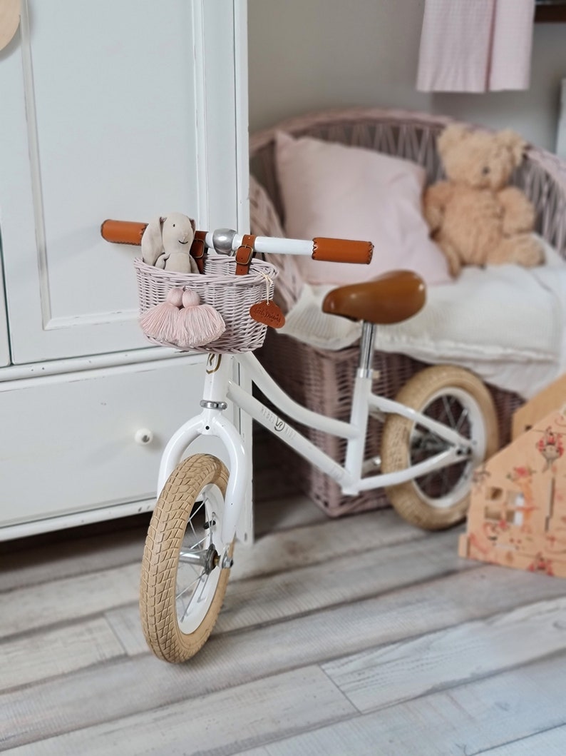 LittleDreamsShopPL Wicker bike basket mini for kids in dusty pink with leather straps and fringes zdjęcie 5