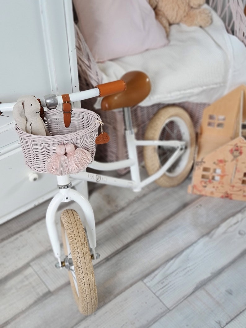 LittleDreamsShopPL Wicker bike basket mini for kids in dusty pink with leather straps and fringes zdjęcie 4