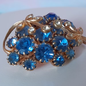 Vintage Blue and White Rhinestone Gold Tone Brooch; Costume Jewellery; Sparkly Brooch