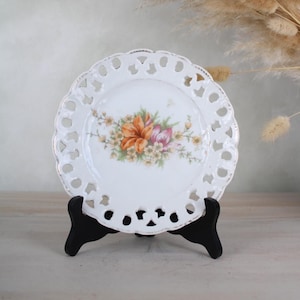 White and Peach Vintage Floral Plate | Floral Collectable Plate | Vintage Serving Plate | Vintage Housewarming Gift | Display Plate