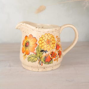 Sadlers Peach Floral Vintage Jug | Peach Apricot Flower Design Cottage Style | Pitcher Sauce Jug Vase | Vintage Kitchenware Servingware