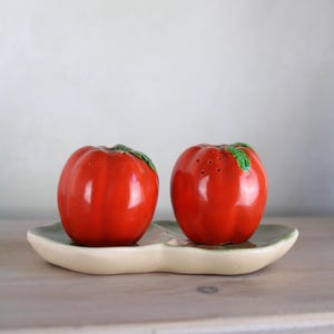 Tomato Salt and Pepper Shakers on a Leaf Plate | Vintage Kitchenware Tableware | Kitsch Spice Containers | Collectable Salad Ware Pottery