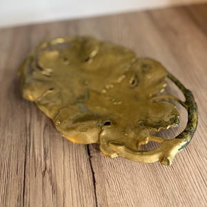 Leaf Shaped Metal Trinket Tray | Decorative Storage Plate | Vintage Homeware Entryway Desk Decor | Decorative Jewellery Plate Ring Dish