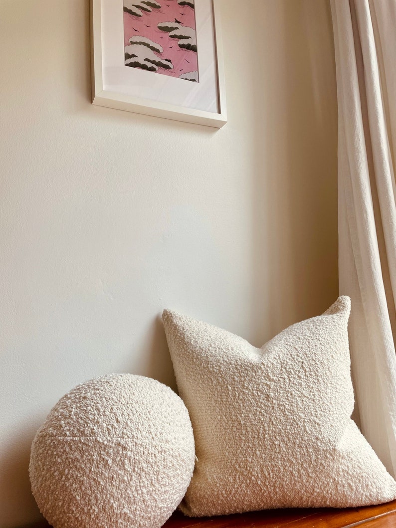 Couverture d'oreiller Bouclé, housse de coussin blanc ivoire, oreiller texturé de luxe, oreiller d'accent décoratif moderne du milieu du siècle image 2