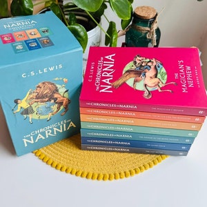 La collezione completa di Narnia di C. S. Lewis, sette libri delle Cronache di Narnia, set di libri tascabili colorati, cofanetto con custodia, versione integrale