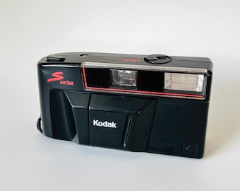 Kodak S100 EF S Series Black Red Vintage Camera, Point and Shoot 35mm Film Camera, Case Compact Analogue Retro Autofocus Photographer Gift