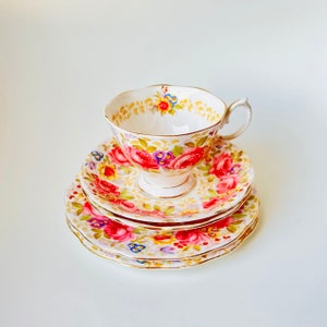 Vintage Royal Albert Serena Teetasse Trio Teetassen Untertasse, englische Teetasse Eleganter Tee Kaffee Bone China Sammlerstück Britischer Tee Ostergeschenk