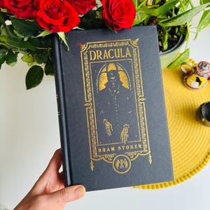 Bram Stoker&#39;s Dracula, das Sammelbuch The Gothic Acrylics, Harper Muse Classics, schwarzgoldener Einband mit Folienakzent, Geschenk zur Dark Horror Story