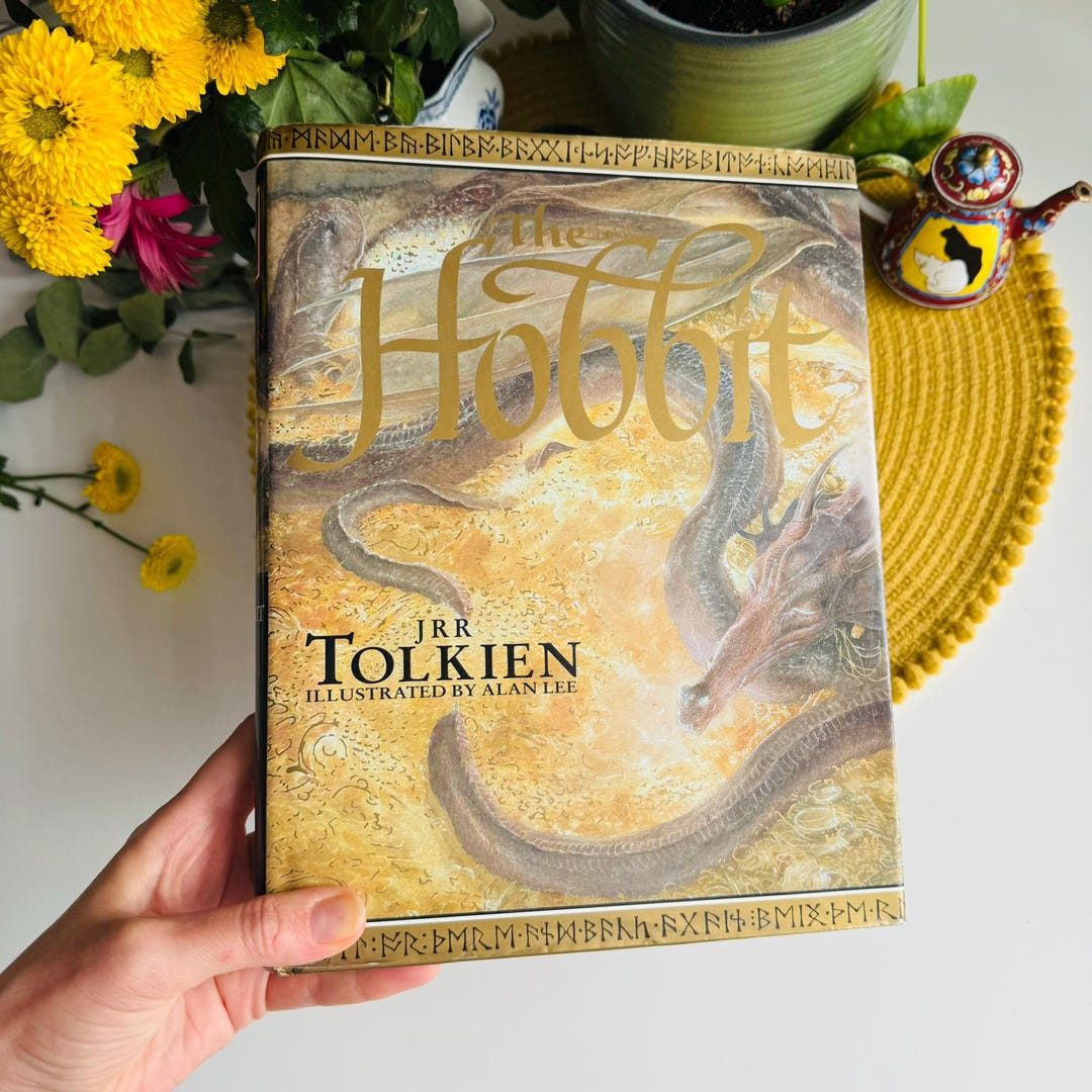 El Hobbit de Tolkien, ilustrado por Alan Lee, libro de