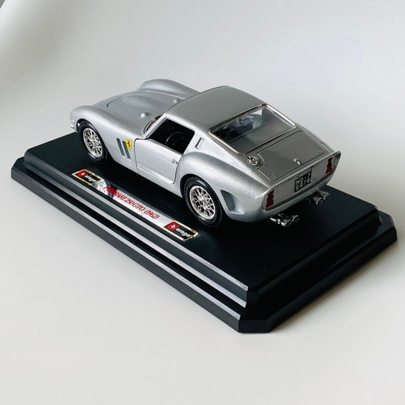 Bburago - Voiture Burago Ferrari 1:18.