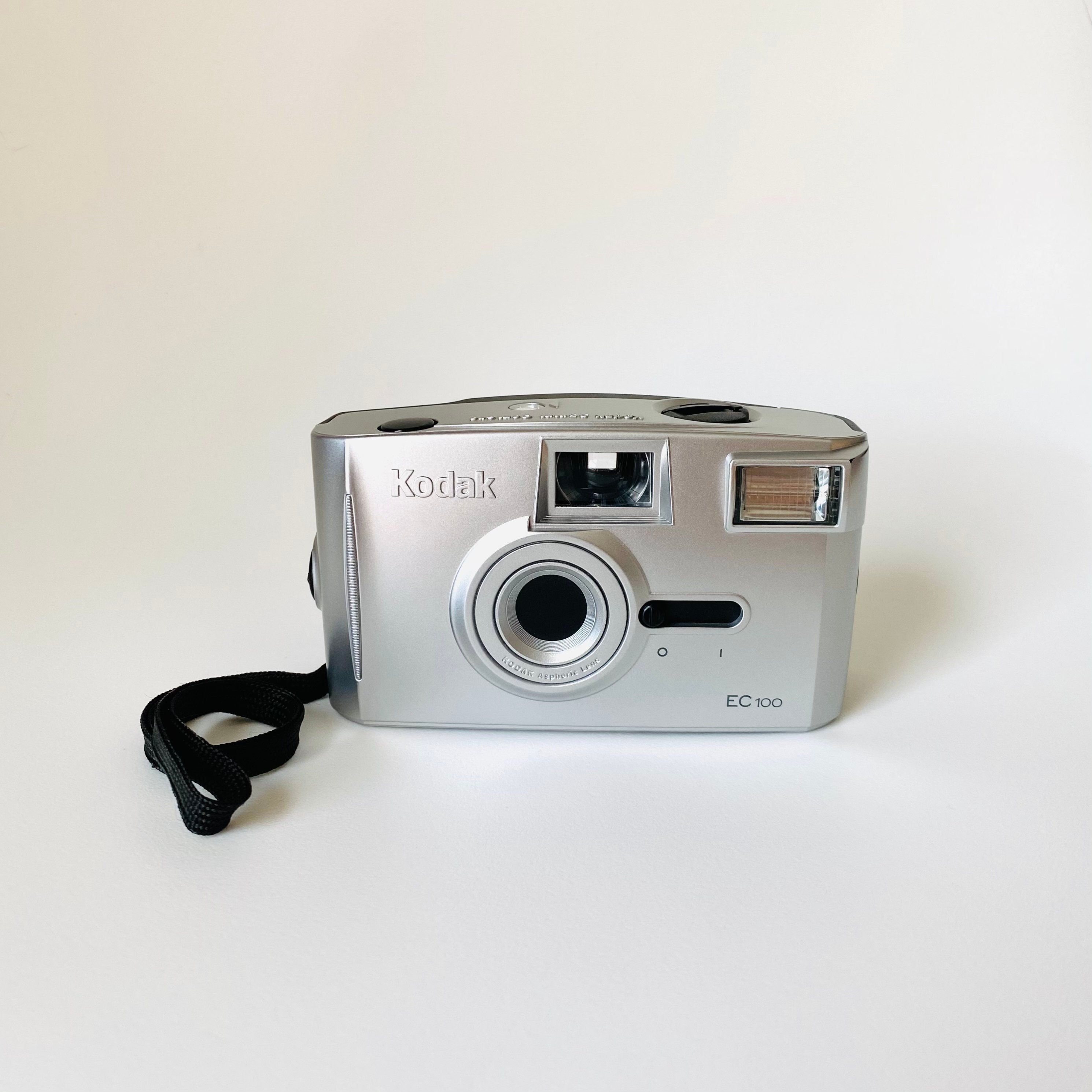 Kodak EC-100 Compact 35mm Film Camera, Point and Shoot Analogue Photo Vintage Retro Autofocus Camera Grey Silver Practical Light Insta Cam