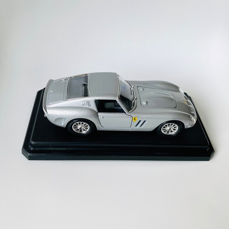 Bburago Ferrari 250 Le Mans erste Serie mit eingesetzten Blinker (1965